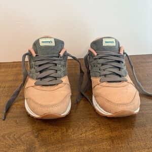 Saucony Grid 8000 shoes men’s 6.5 salmon & gray cl
